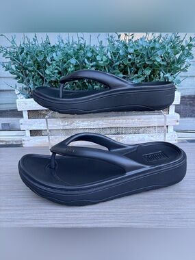 FitFlop Relieff Recovery toe-post sandals